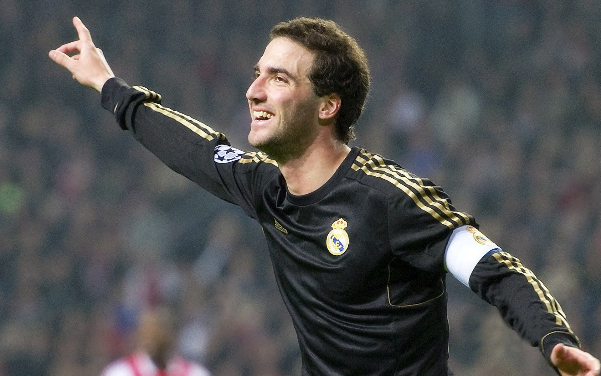 塞维利亚保持优异状态，积极争夺欧洲比赛资格