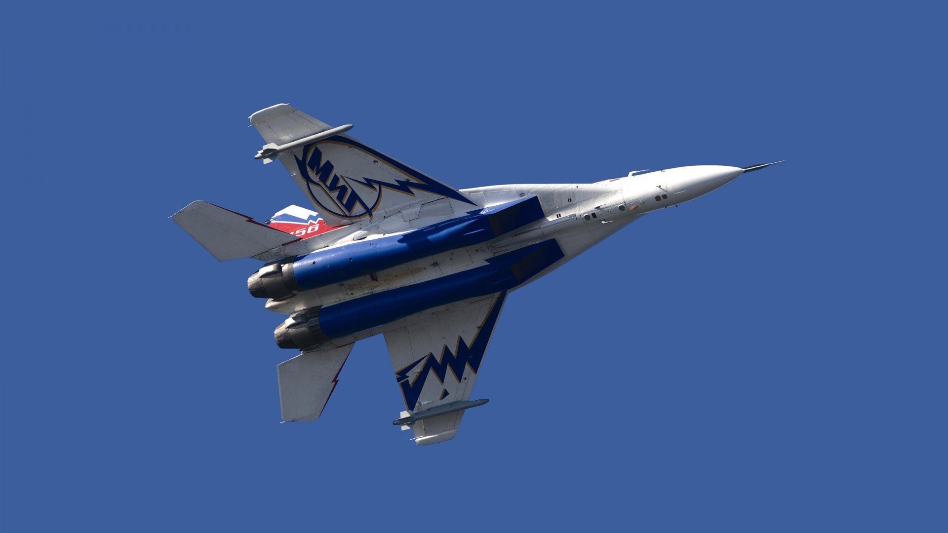 格列兹曼在国家队比赛中振奋表现